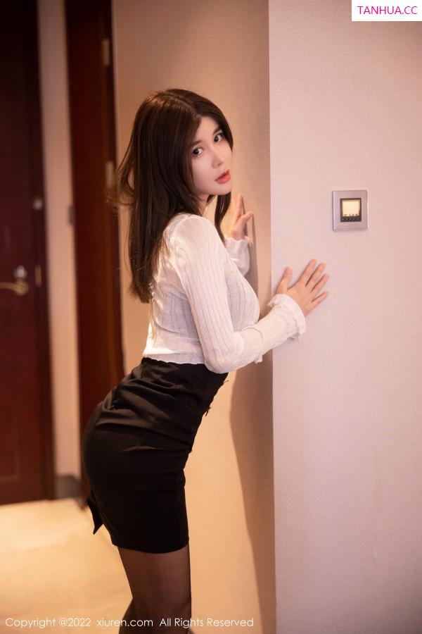 周九九 周jojobaby [XiuRen]高清写真图 2022.10.31 No.5781 周jojobaby 黑丝美腿第16张图片